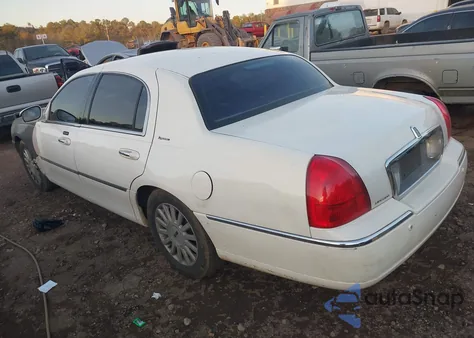 2003 Lincoln Town Car Signature from USA, damaged, VIN 1LNHM82WX3Y631122